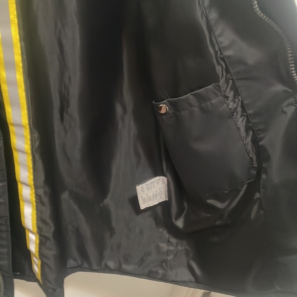 Almost new jacket! - Picture 3 of 6